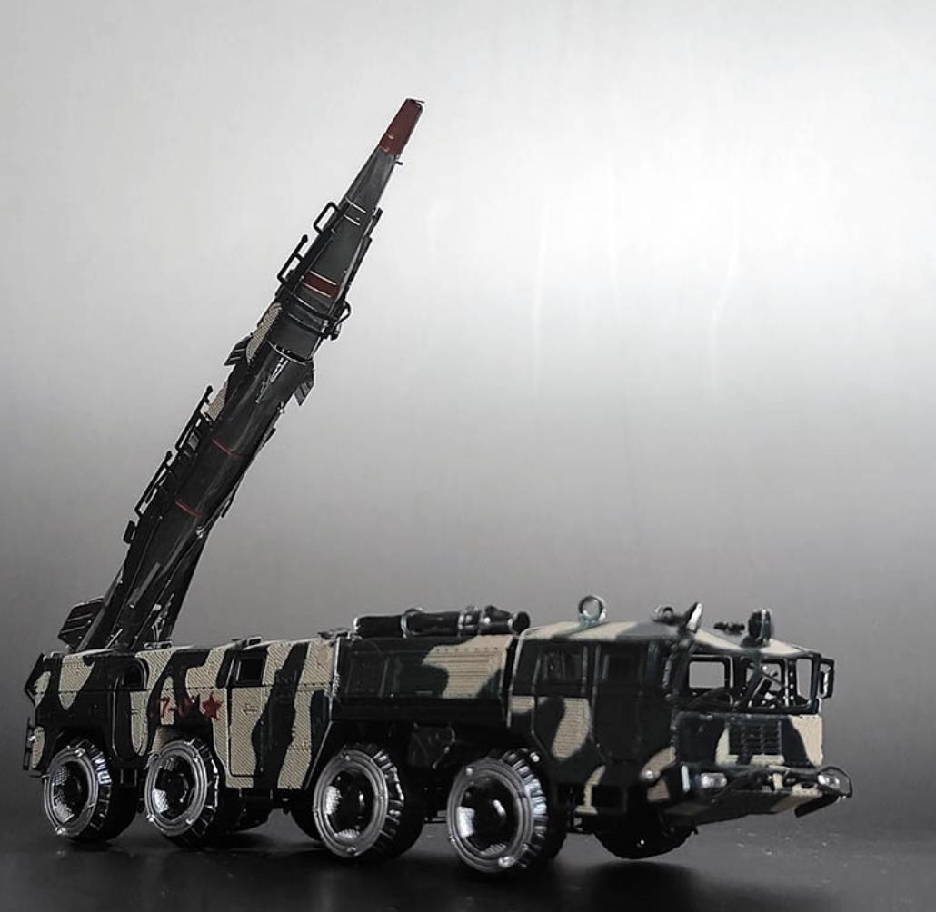 Dongfeng Missile Vehicle Metal Model Kit – 3D Laser-Cut Puzzle for Military Enthusiasts