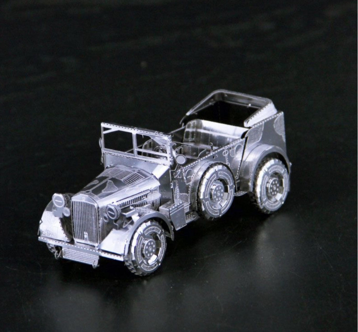 Armoured Personnel Carrier Metal Model Kit – 3D Laser Cut Puzzle Craft for Military Vehicle Lovers & Hobbyists